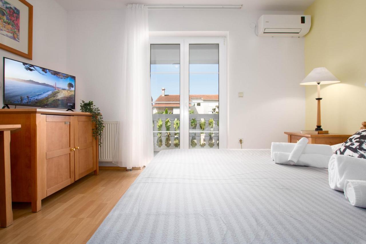 Villa Lucija Pjescana Uvala Luaran gambar