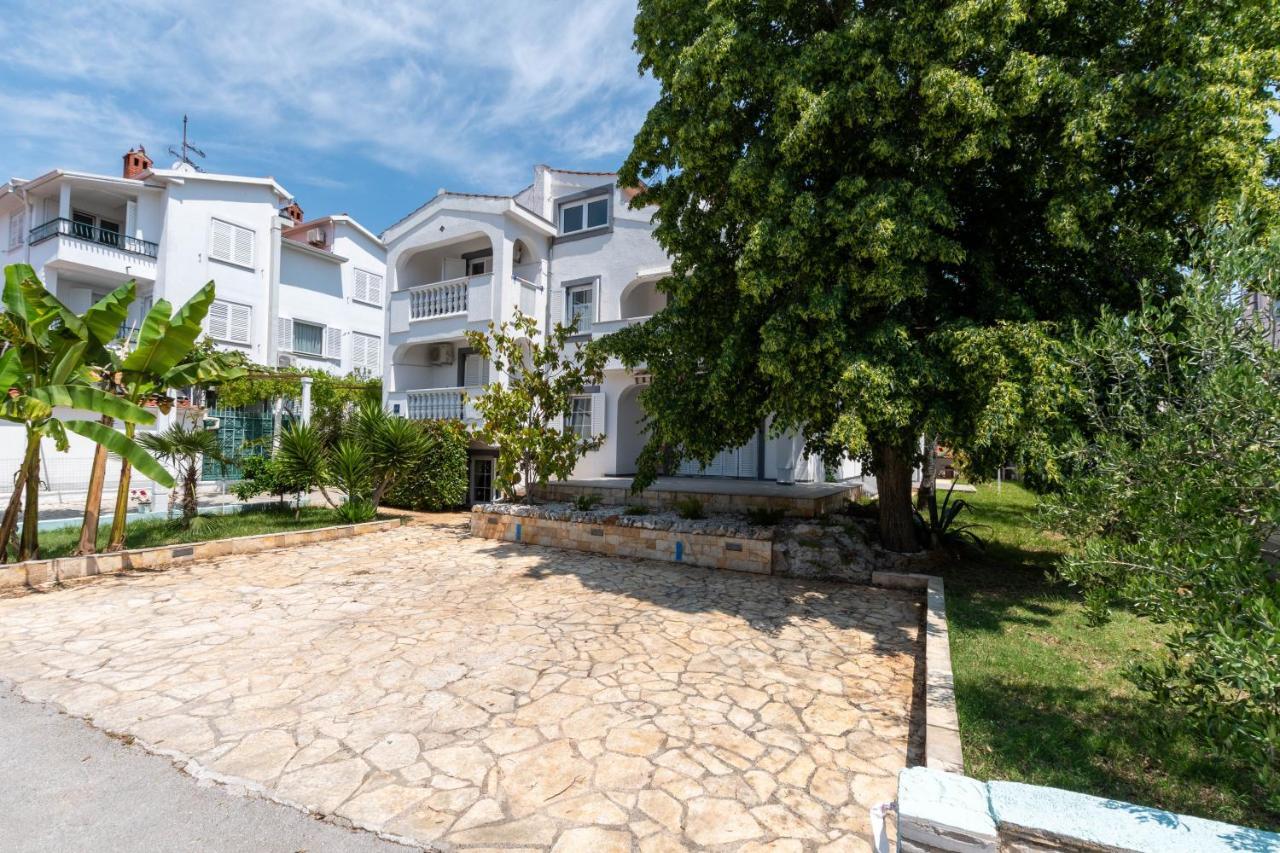 Villa Lucija Pjescana Uvala Luaran gambar